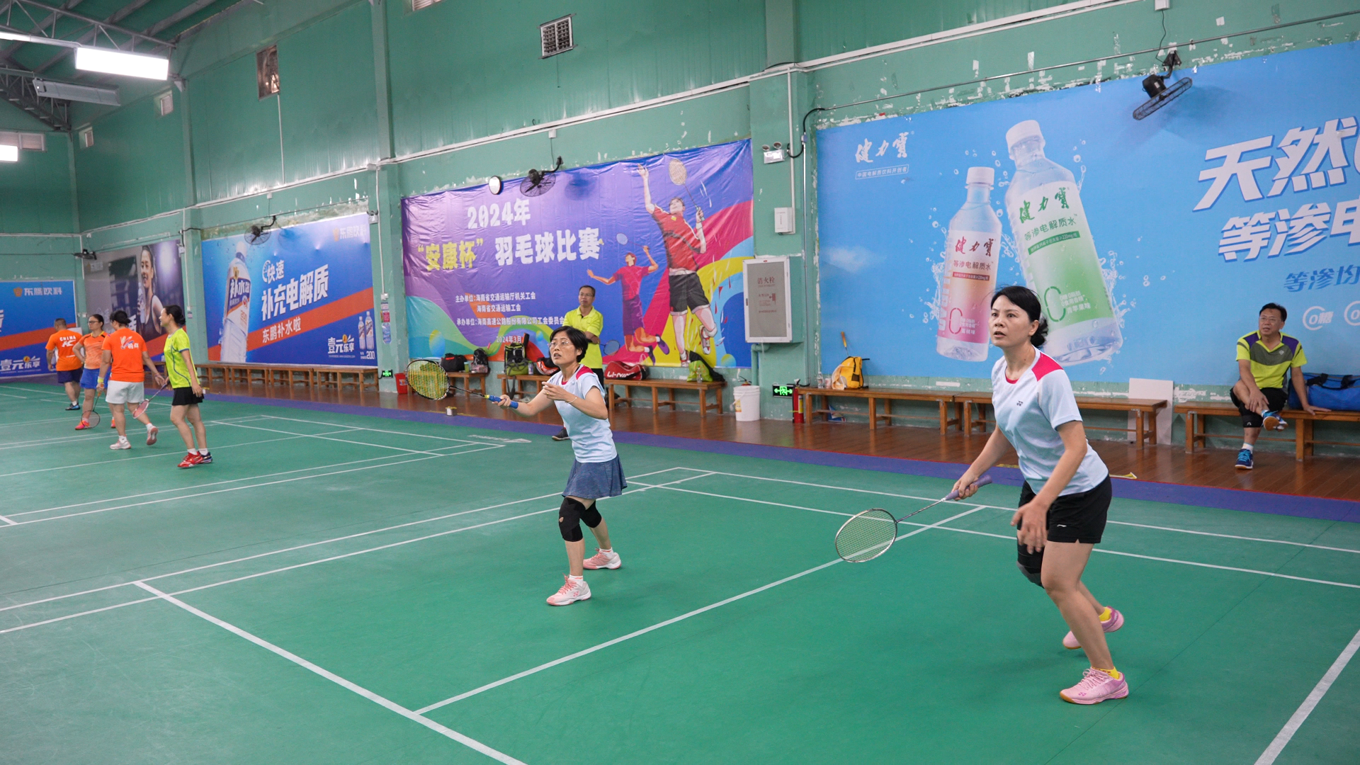 海南省交通运输工会2024年“安康杯”羽毛球赛成功举办